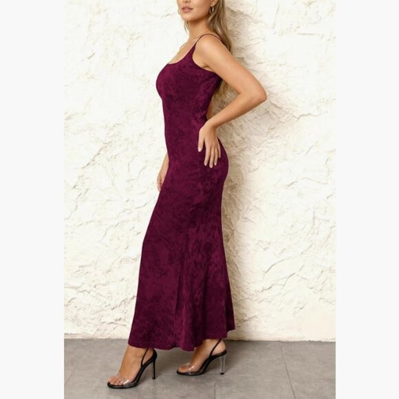 NWT Burgundy Velvet Long Dress Size Large - Picture 2 of 5